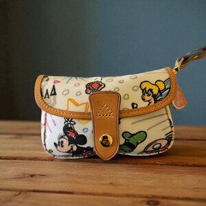 Disney Parks Dooney & Bourke White Sketch Flap Wristlet Bag NWOT Minnie Dumbo